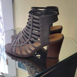 Scrappy thick heeled summer shoe
